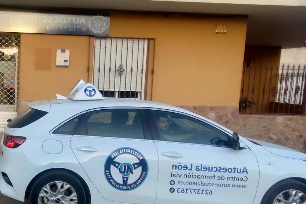 Autoescuela León